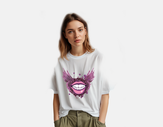 Smiling Lips Tee – Add a Touch of Playful Charm to Your Wardrobe!
